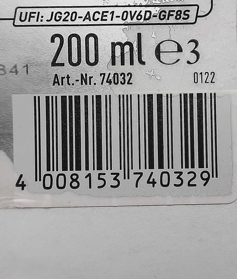 Rostumwandler-Test: Nahaufnahme des Strichcodes auf der Flasche mit Inhaltsangabe.