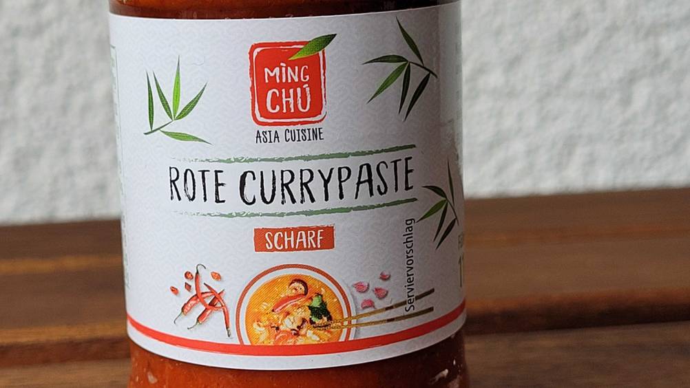 Im Test: Nahaufnahme des Labels der roten Currypaste.