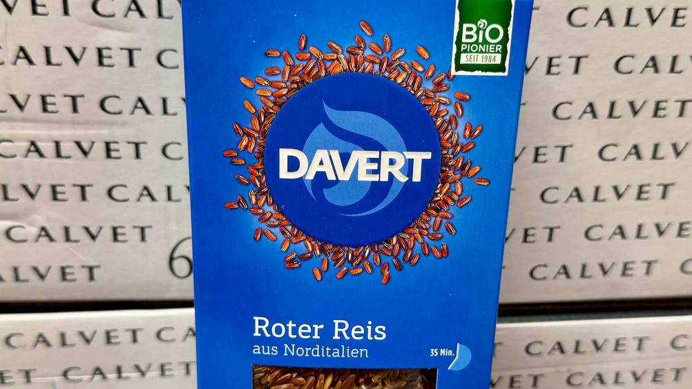 Roter Reis-Test: Nahaufnahme der Verpackung mit Logo und Artikelbezeichnung.