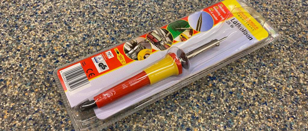 Der getestete Lötkolben befindet sich in seiner Verpackung.