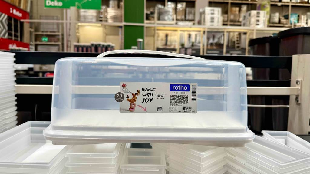 Getestet: Detailansicht eines transparenten Kuchenbehälters.