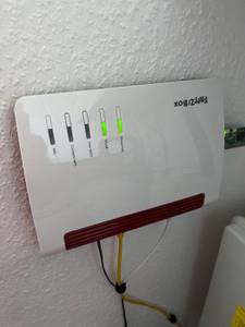 Verfügt der Router über ein DSL-Modem lässt er sich direkt an die Telefonanbindung anschließen.
