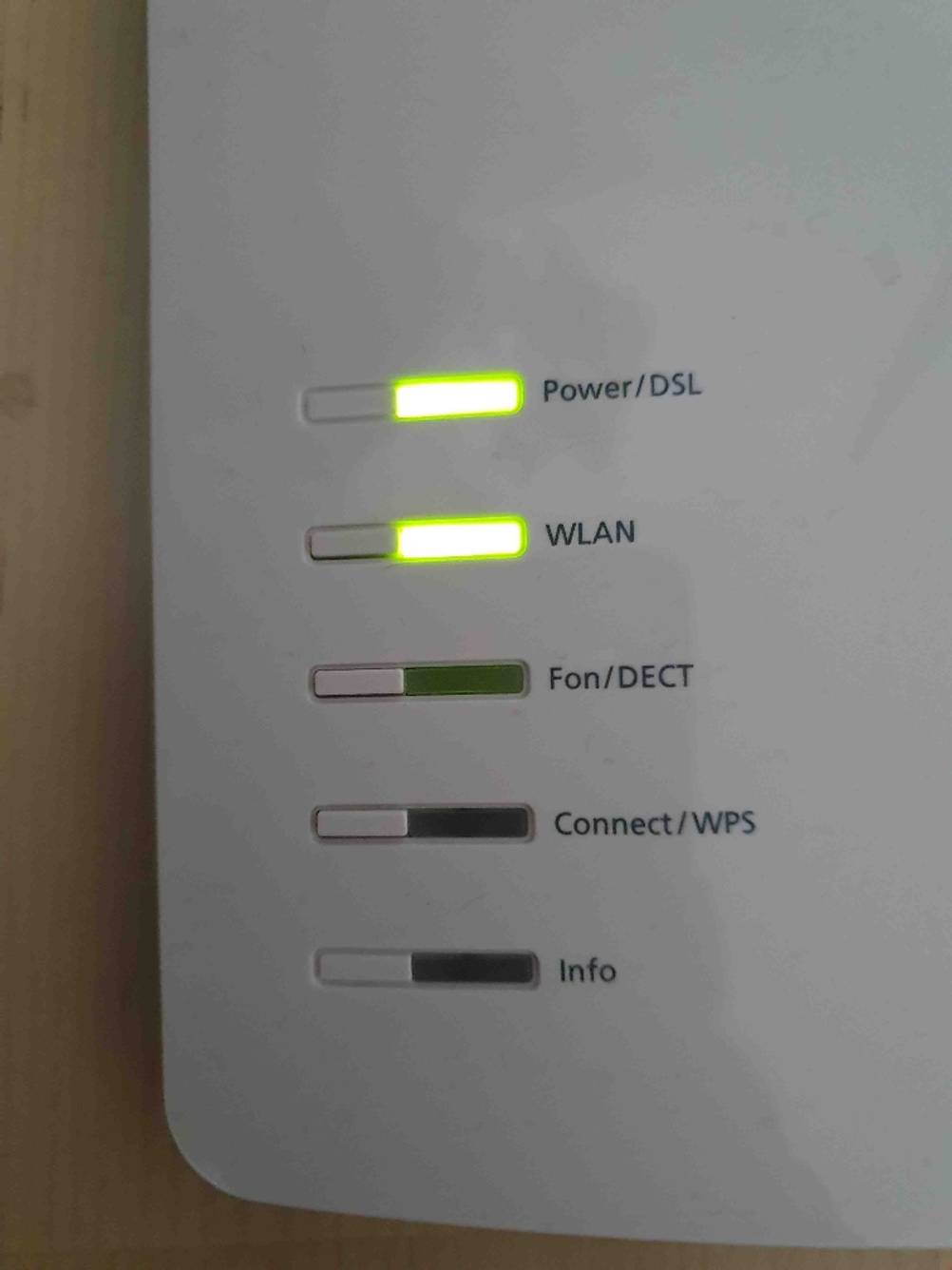 Router-Test: Nahaufnahme der Info-LEDs des Gerätes.