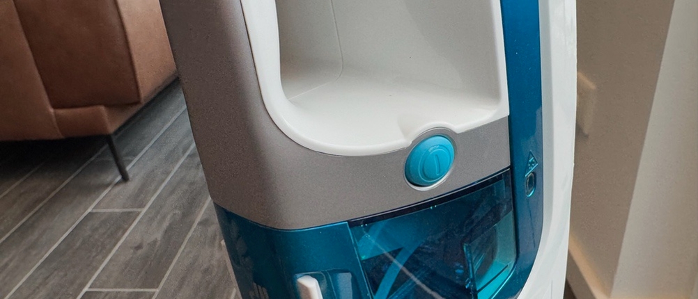 Blaue Taste zum Anschalten am Rowenta RY8544