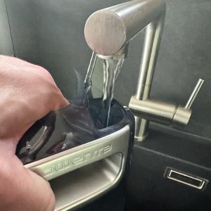 Wasserbehälter befüllen bei der Rowenta Silence Steam Pro DG9248