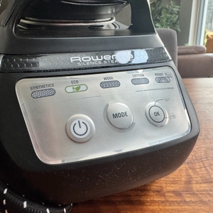 Bedienfeld bei der Rowenta Silence Steam Pro DG9248