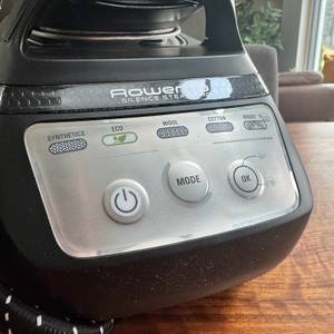 Bedienfeld bei der Rowenta Silence Steam Pro DG9248