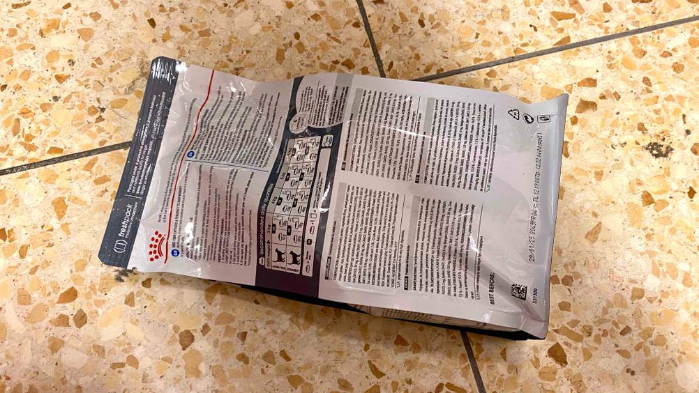 Royal Canin Diätfutter für Katzen getestet: Auf Rückseite der Verpackung sind Informationen zum Produkt abgebildet.