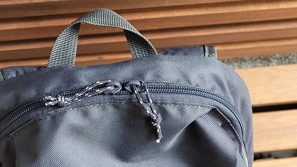 Reisverschluss von einem getesteten Rucksack mit 20 Liter Volumen.