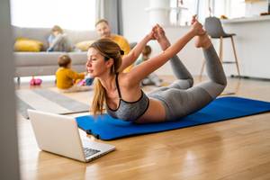 rueckbildungskurs-online-vorteile-nachteile-training