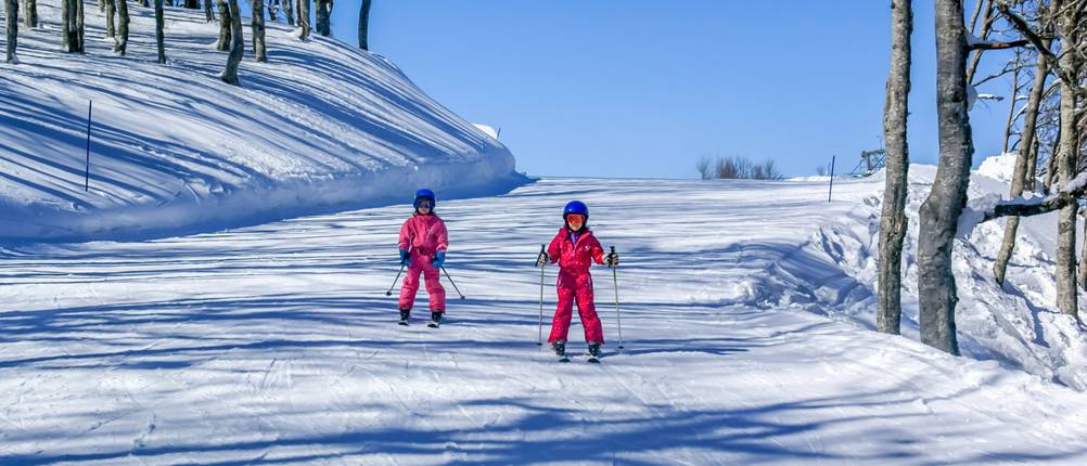 Ski-Rückenprotektoren für Kinder gibt es in verschiedenen Größen.