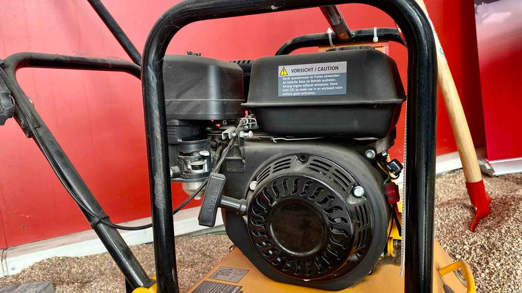 Motor von einer getesteten Rüttelplatte.