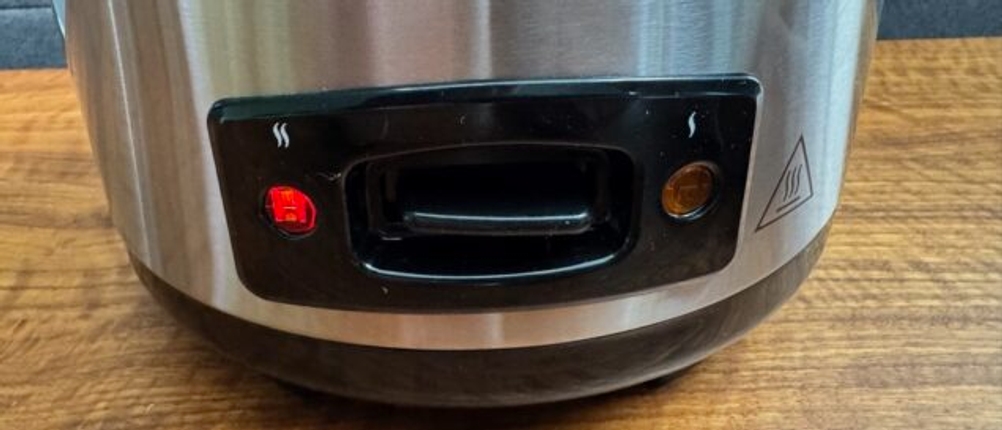 Die Bedienelemente des Russell Hobbs 27080-56 in Nahaufnahme