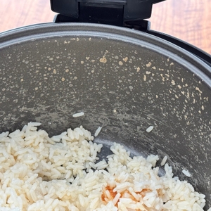 Im Behälter des Russell Hobbs 27080-56 befinden sich nach der Benutzung starke Verschmutzungen