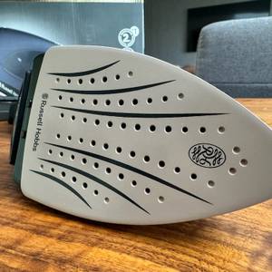 Bügelunterseite des Russell Hobbs 28370-56