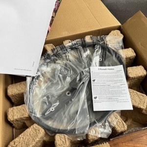 Der geöffnete Karton des Russell-Hobbs-3in1-Multikochers von oben