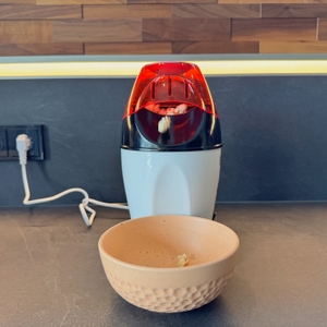 Popcorn kommt aus der Russell Hobbs Fiesta
