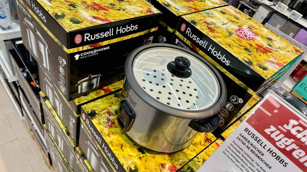 Getestet: Der Russell-Hobbs-Reiskocher von oben auf den Originalkartons.