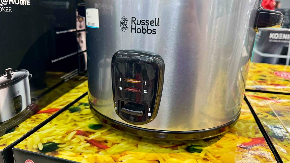 Russell-Hobbs-Reiskocher im Test: Nahaufnahme der Bedienelemente.