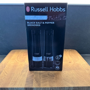 Verpackung des Russell-Hobbs Salz- und Pfeffermühlen-Sets 28010-56