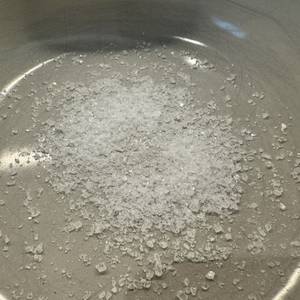 Grobe Salz-Körner mit dem Russell Hobbs Salz- und Pfeffermühlen-Set 28010-56