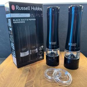 Verpackung mit zwei Pfeffermühlen und Deckel von Russell Hobbs