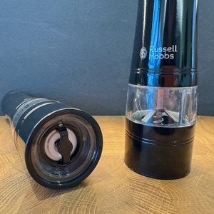 Eine stehende Mühle und eine liegende Mühle von Russell Hobbs