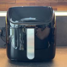Russell Hobbs XXL 27170-56 auf einer Arbeitsplatte