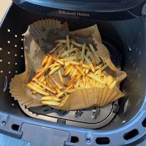 Fertig frittierte Pommes in der Russell Hobbs XXL 27170-56