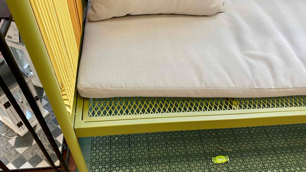 Gartenbank aus Metall im Test: Detailansicht der Sitzfläche.