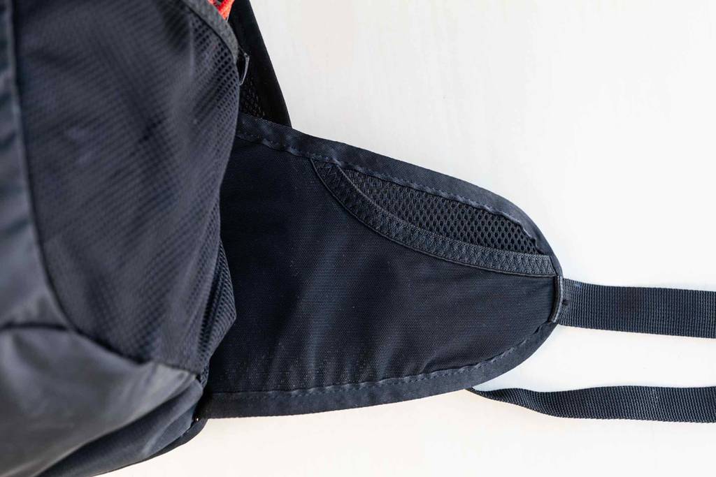 Laufrucksack-Test: Nahaufnahme der Gurtbefestigung.