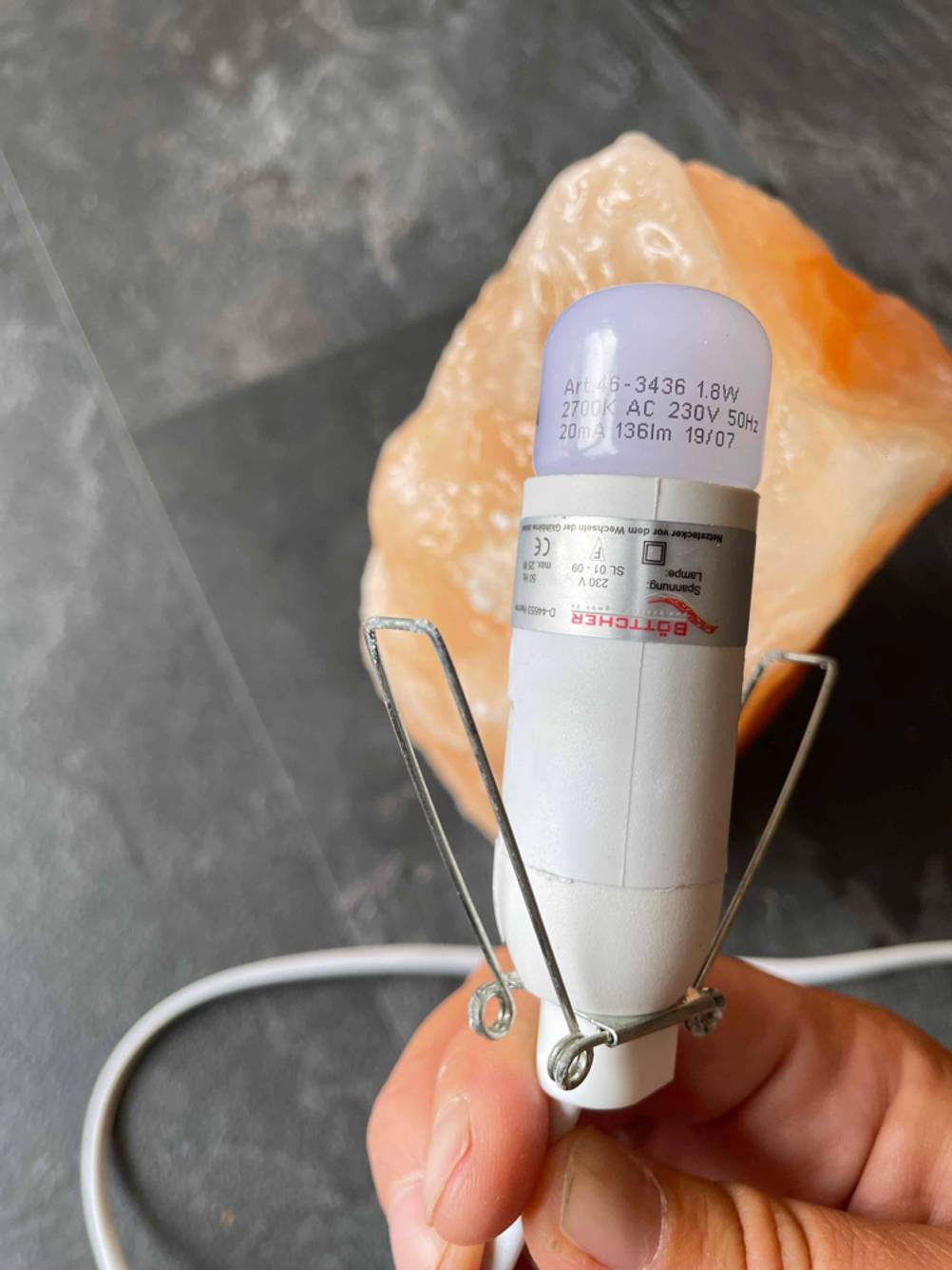 Lampensockel von einer getesteten Salzlampe.