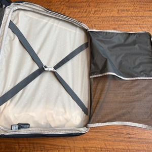 Ein großes Fach im Deckel vom Samsonite Airea