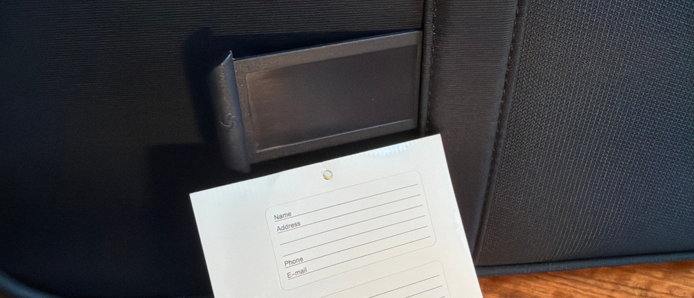 Sticker zum Angeben von persönlichen Daten des Besitzers vom Samsonite Airea