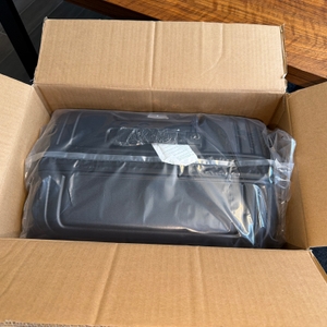 Der geöffnete Karton des Samsonite Neopulse von oben