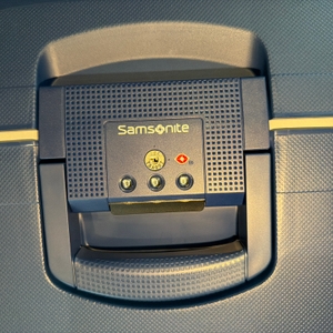 Das Kofferschloss des Samsonite S'Cure Spinner 75/28.