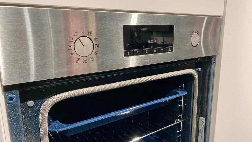 Getesteter Samsung-Backofen mit Temperatureinstellungen. 