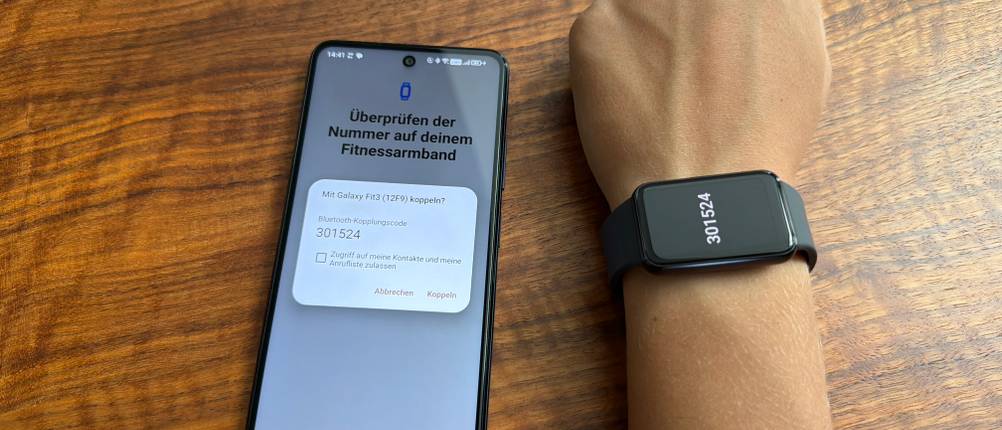 Die Samsung Galaxy Fit 3 wird mit einem Handy gekoppelt