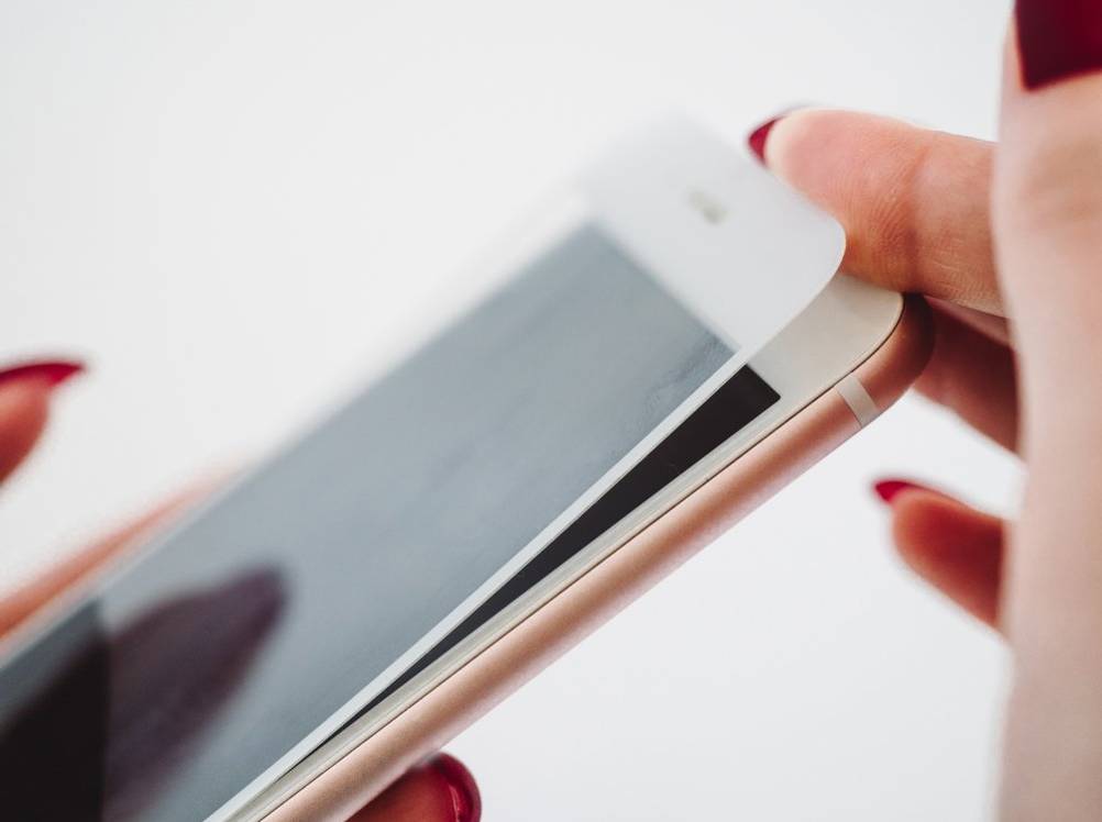 samsung-galaxy-s8-schutzfolie-folie-vom-smartphone-geloest