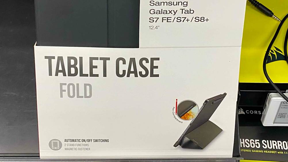 Samsung-Galaxy-Tab-S7-Hülle getestet: Nahaufnahme der Vorderseite der Verpackung mit Informationen.