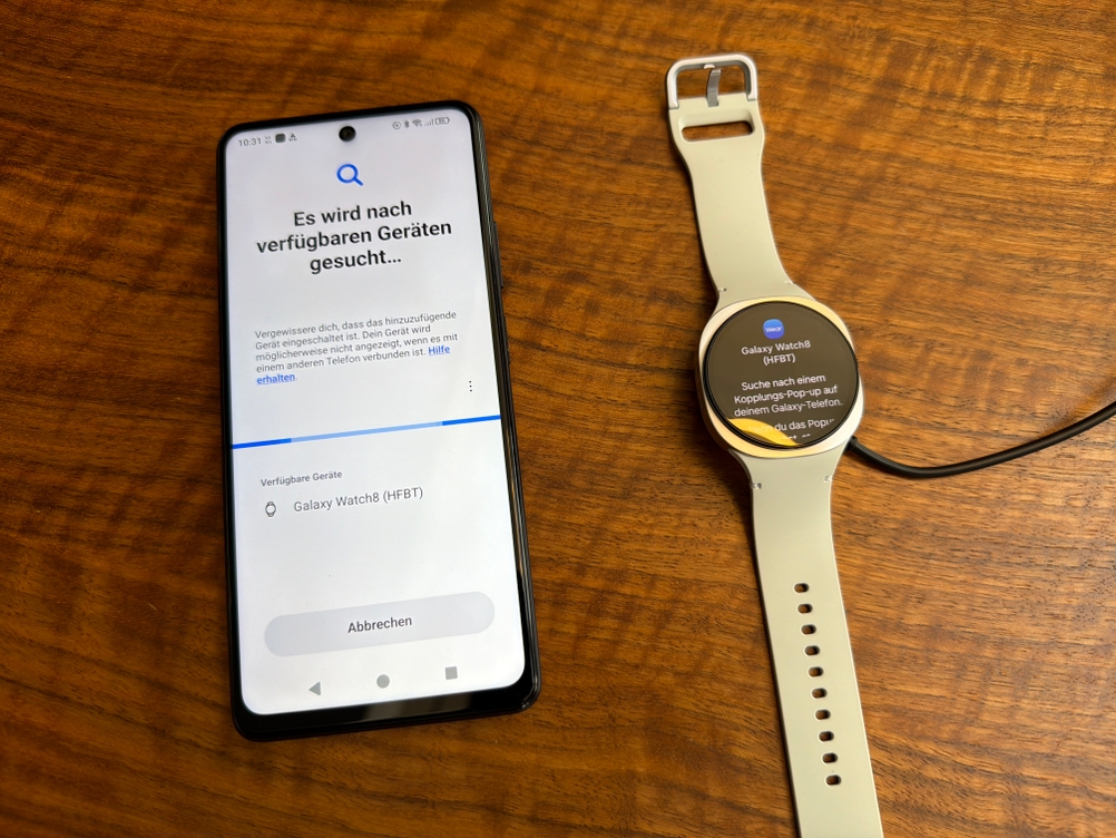 Die Samsung Galaxy Watch8 wird mit einem Handy gekoppelt