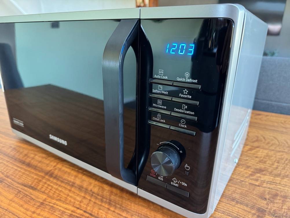 Die Bedienelemente der Samsung MW3500K