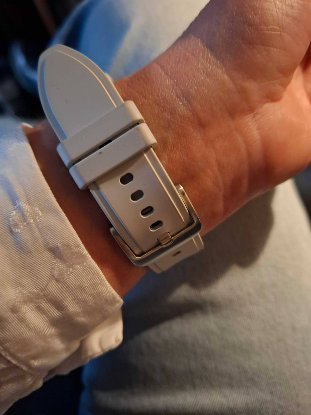 Detailansicht des Armbands einer getesteten Smartwatch bis 200 Euro.