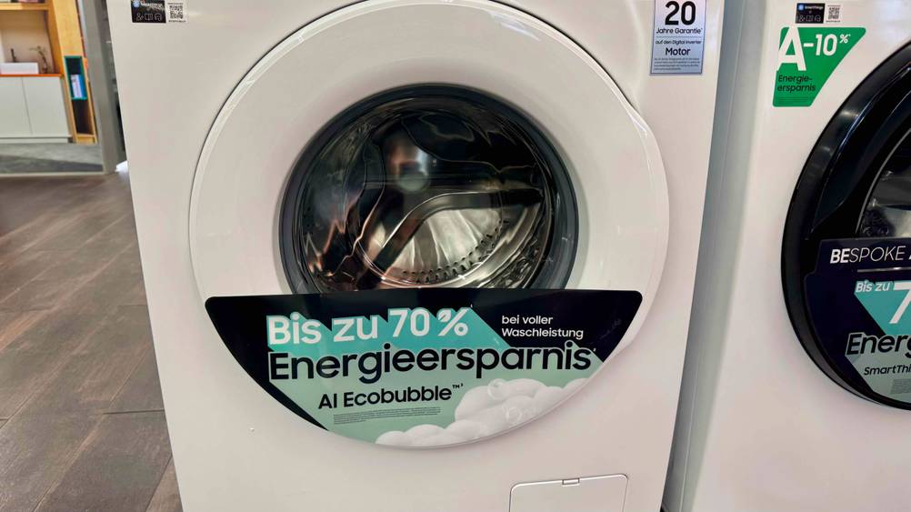 Samsung-Waschmaschine 8 kg getestet: Nahaufnahme der geschlossenen Klappe.
