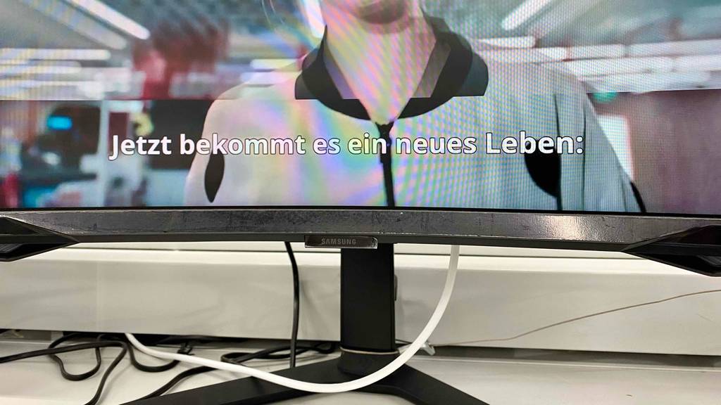 WQHD-Monitor 27 Zoll im Test: Sicht auf den unteren Bereich des Monitors.