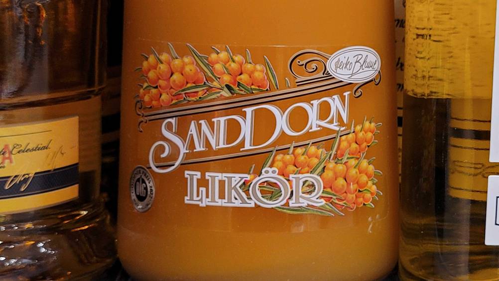 Sanddornlikör im Test: Nahaufnahme des Aufdrucks auf der Flasche.