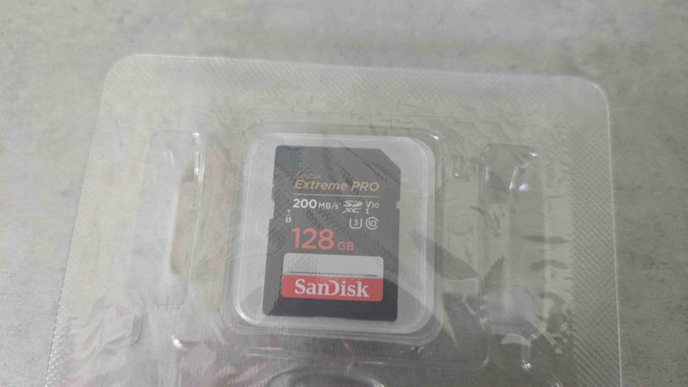 Die getestete SanDisk-SSD in der Plastikverpackung.