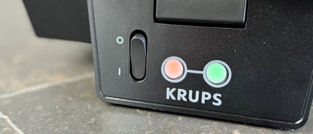 Detailansicht der Signalleuchten des getesteten Sandwichmakers von Krups.