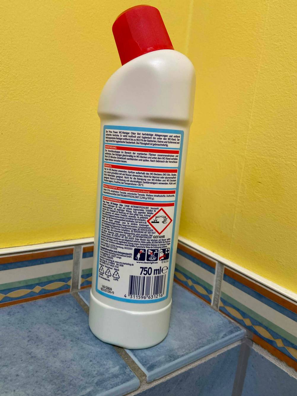 Sanitärflüssigkeit getestet: Die Rückseite der Flasche.