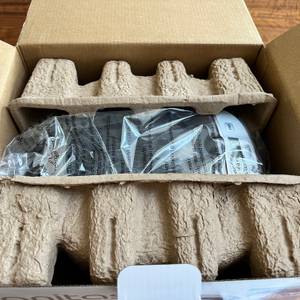 Sanitas-SUR-42 geöffneter Karton, verpackt in Pappe und Folie